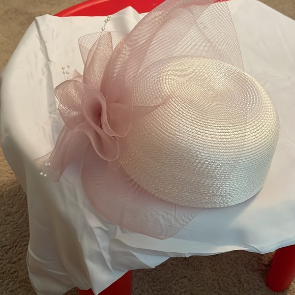 Beautiful pink hat. Perfect for church!! - Picture 2 of 4
